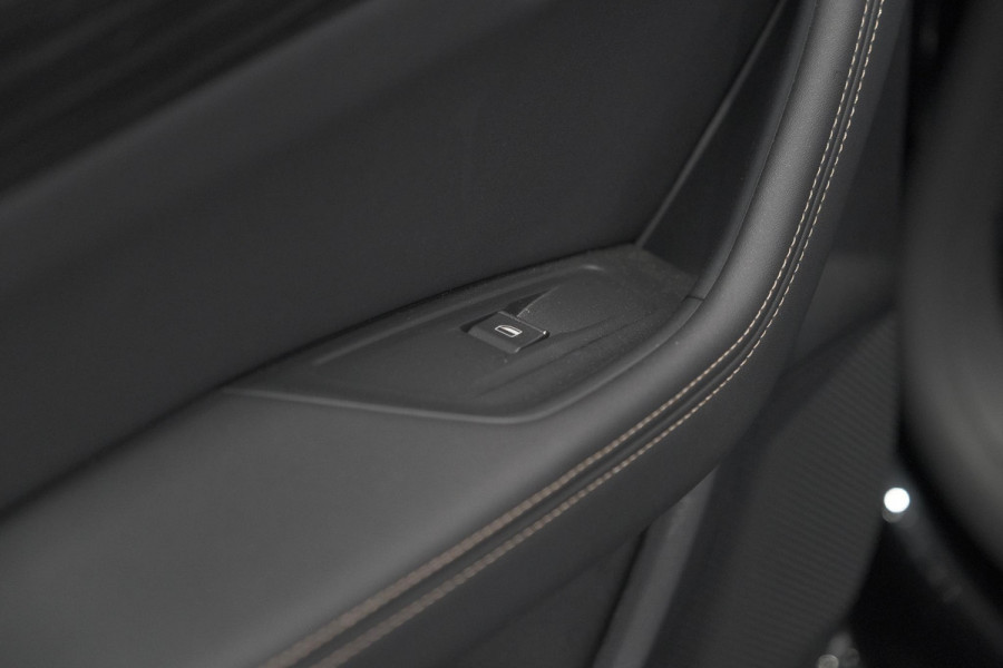 Peugeot 508 SW 1.6 HYbrid 225 GT | Panoramadak | Adaptieve Cruise Control | Elektrische Kofferklep | Dodehoekdetectie Peugeot 508 SW 1.6 HYbrid 225 GT | Panoramadak | Adaptieve Cruise Control | Elektrische Kofferklep | Dodehoekdetectie