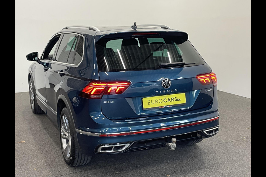 Volkswagen Tiguan 1.4 TSI eHybrid 245pk DSG R-Line Platinum Panoramadak Trekhaak Navigatie Apple Carplay/Android Auto Camera Parkeersensoren Adaptive Cruise Control Matrix Ledverlichting Stoel- en stuurverwarming Climate Control