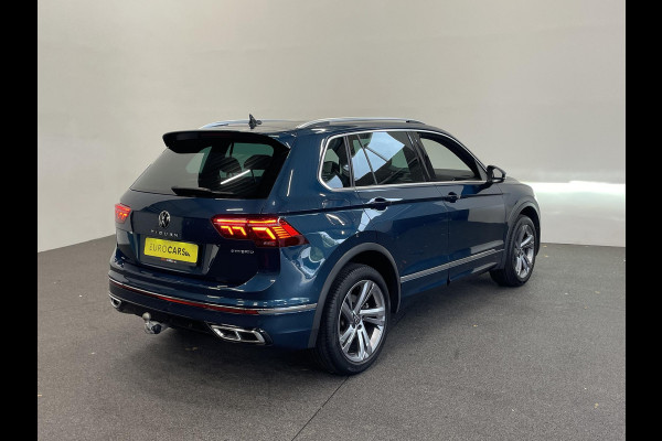Volkswagen Tiguan 1.4 TSI eHybrid 245pk DSG R-Line Platinum Panoramadak Trekhaak Navigatie Apple Carplay/Android Auto Camera Parkeersensoren Adaptive Cruise Control Matrix Ledverlichting Stoel- en stuurverwarming Climate Control