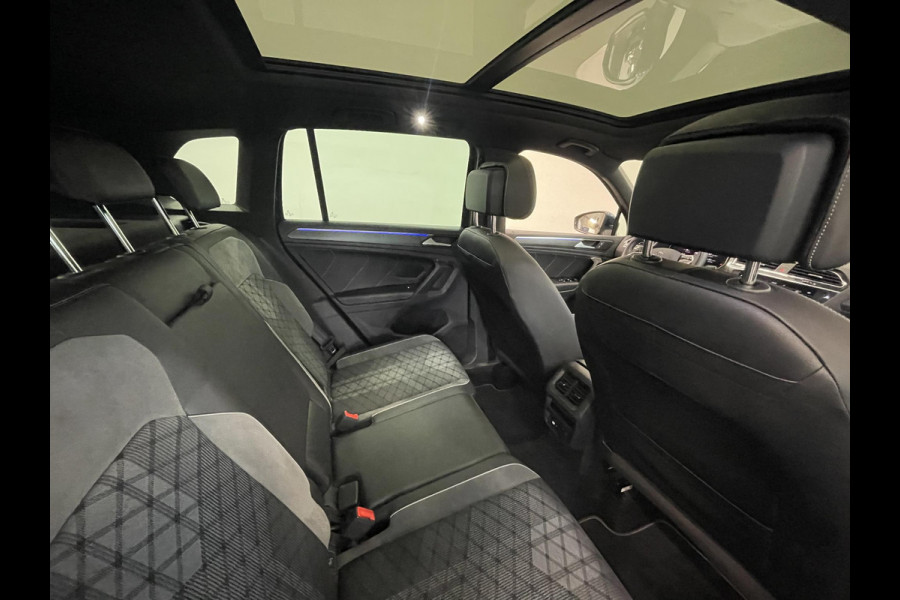 Volkswagen Tiguan 1.4 TSI eHybrid 245pk DSG R-Line Platinum Panoramadak Trekhaak Navigatie Apple Carplay/Android Auto Camera Parkeersensoren Adaptive Cruise Control Matrix Ledverlichting Stoel- en stuurverwarming Climate Control