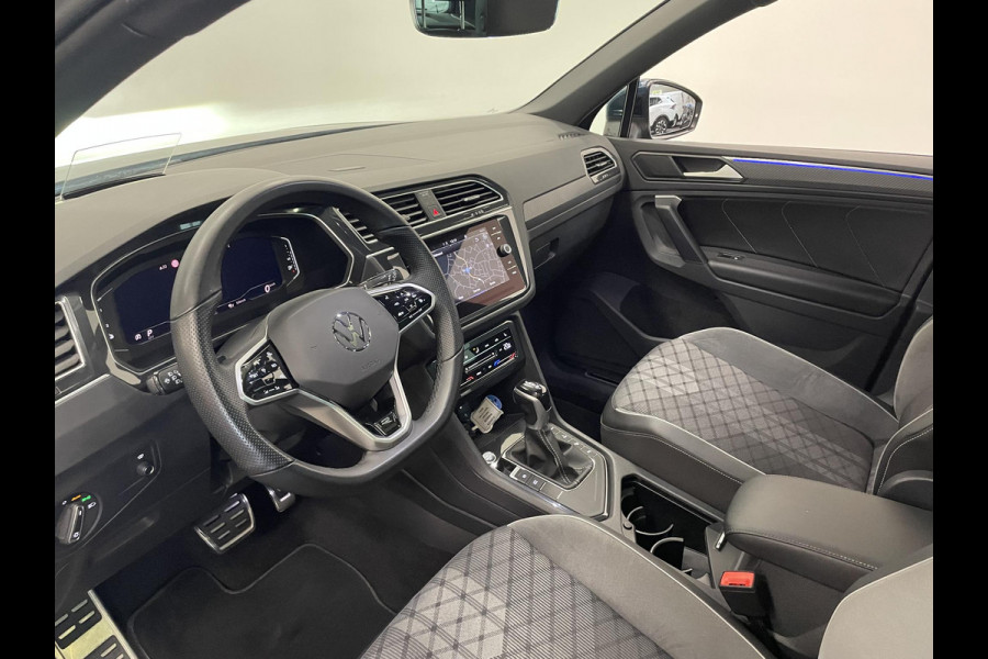 Volkswagen Tiguan 1.4 TSI eHybrid 245pk DSG R-Line Platinum Panoramadak Trekhaak Navigatie Apple Carplay/Android Auto Camera Parkeersensoren Adaptive Cruise Control Matrix Ledverlichting Stoel- en stuurverwarming Climate Control