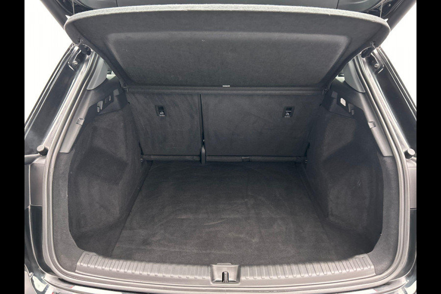 Audi Q4 e-tron 35 Launch edition Advanced Plus 55 kWh SOH 93% * Origineel Nederlands * Pano/dak Camera Adaptive cruise Audi Q4 e-tron 35 Launch edition Advanced Plus 55 kWh SOH 93% * Origineel Nederlands * Pano/dak Camera Adaptive cruise