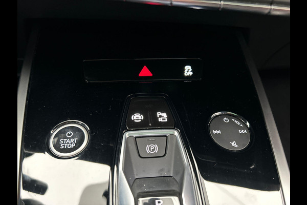 Audi Q4 e-tron 35 Launch edition Advanced Plus 55 kWh SOH 93% * Origineel Nederlands * Pano/dak Camera Adaptive cruise Audi Q4 e-tron 35 Launch edition Advanced Plus 55 kWh SOH 93% * Origineel Nederlands * Pano/dak Camera Adaptive cruise