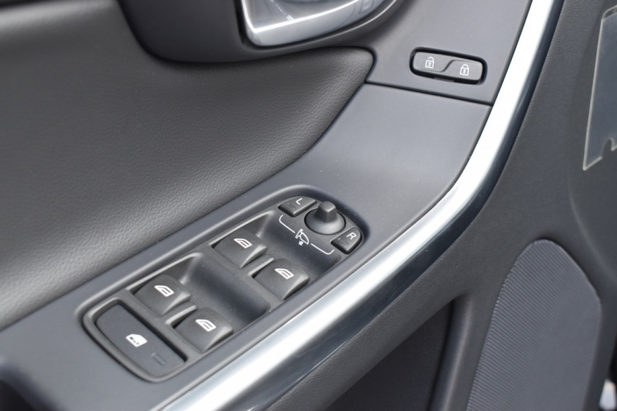 Volvo XC60 T5 245PK Automaat Polar+ | Volvo-motor | Full Option | Zeer nette staat |