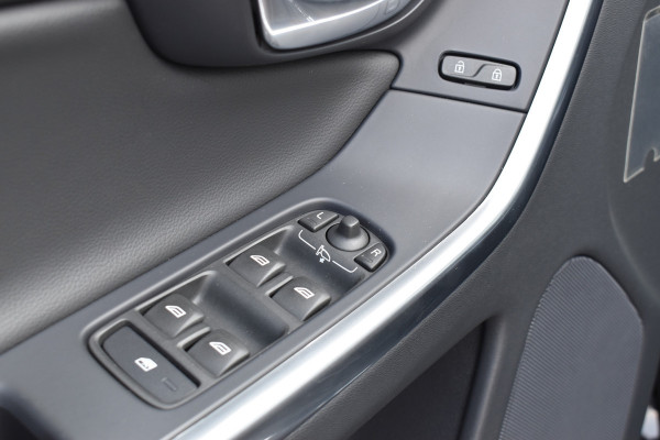 Volvo XC60 T5 245PK Automaat Polar+ | Volvo-motor | Full Option | Zeer nette staat |