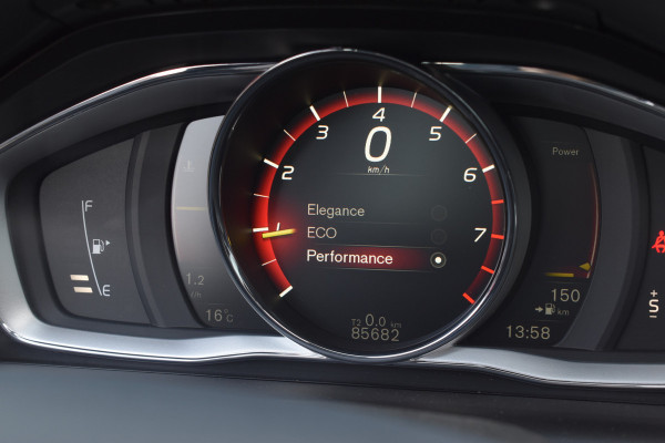 Volvo XC60 T5 245PK Automaat Polar+ | Volvo-motor | Full Option | Zeer nette staat |