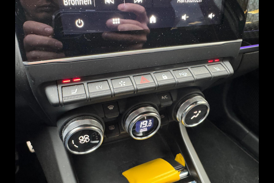 Renault Arkana 1.6 E-Tech Hybrid 145 R.S. Line Elektr verst voorstoel / Stoel & stuurwiel verw. / Groot navi Renault Arkana 1.6 E-Tech Hybrid 145 R.S. Line Elektr verst voorstoel / Stoel & stuurwiel verw. / Groot navi