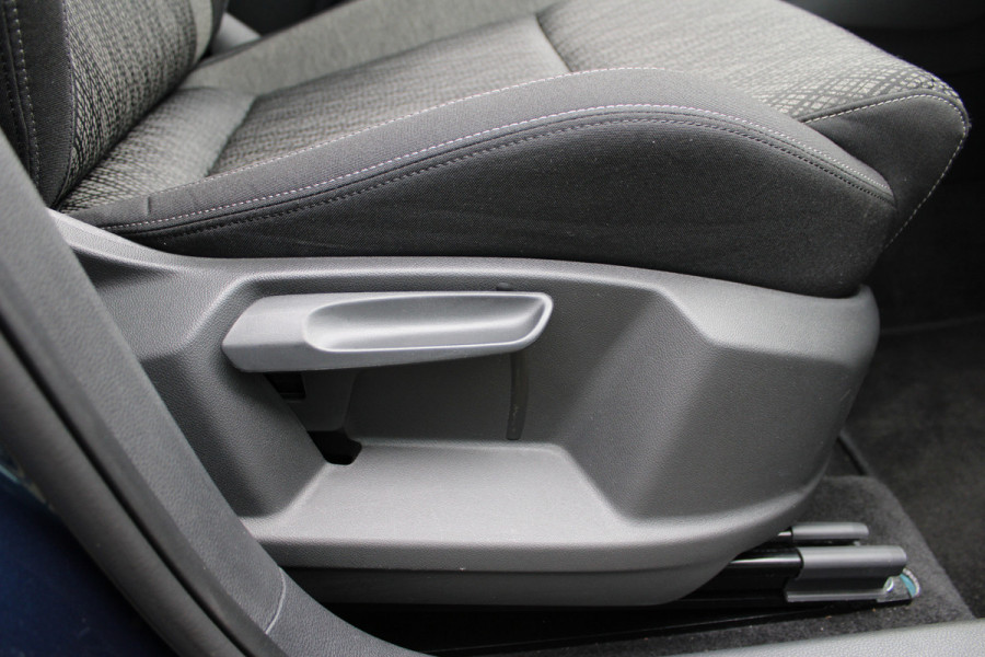 Škoda Karoq 1.5 TSI ACT Business Edition Plus | Trekhaak | Winterpack | Camera | Navigatie | Adaptive cruise control Škoda Karoq 1.5 TSI ACT Business Edition Plus | Trekhaak | Winterpack | Camera | Navigatie | Adaptive cruise control