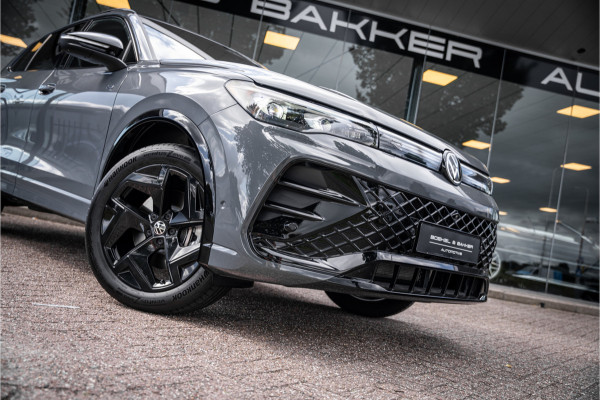 Volkswagen Tiguan 1.5 eHybrid 272pk R-Line Edition ** HUD ** Trekhaak ** 360 camera ** Massage Blackstyle ** Volkswagen Tiguan 1.5 eHybrid 272pk R-Line Edition ** HUD ** Trekhaak ** 360 camera ** Massage Blackstyle **