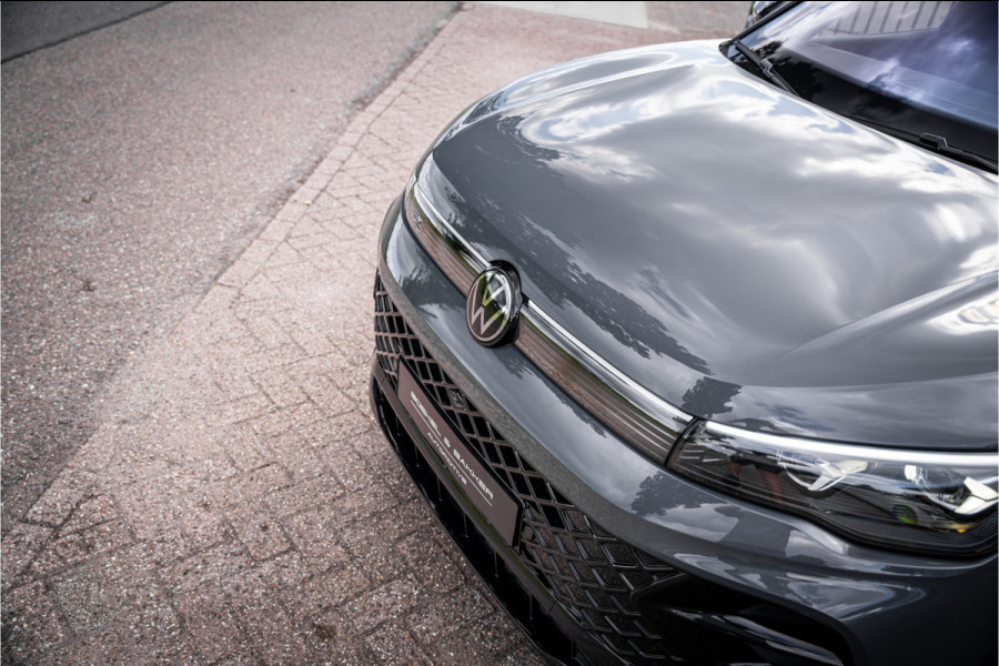 Volkswagen Tiguan 1.5 eHybrid 272pk R-Line Edition ** HUD ** Trekhaak ** 360 camera ** Massage Blackstyle ** Volkswagen Tiguan 1.5 eHybrid 272pk R-Line Edition ** HUD ** Trekhaak ** 360 camera ** Massage Blackstyle **