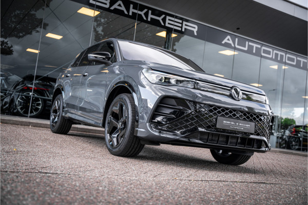 Volkswagen Tiguan 1.5 eHybrid 272pk R-Line Edition ** HUD ** Trekhaak ** 360 camera ** Massage Blackstyle ** Volkswagen Tiguan 1.5 eHybrid 272pk R-Line Edition ** HUD ** Trekhaak ** 360 camera ** Massage Blackstyle **