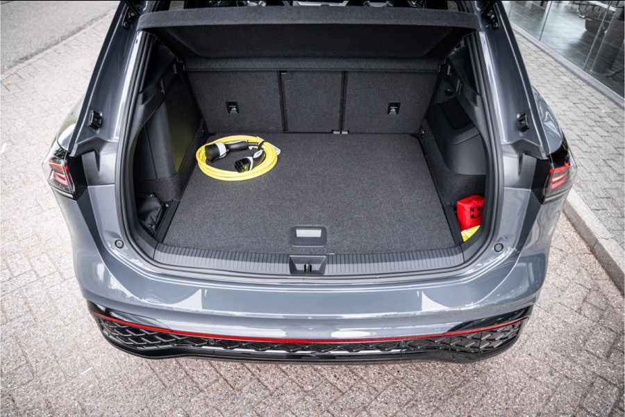 Volkswagen Tiguan 1.5 eHybrid 272pk R-Line Edition ** HUD ** Trekhaak ** 360 camera ** Massage Blackstyle ** Volkswagen Tiguan 1.5 eHybrid 272pk R-Line Edition ** HUD ** Trekhaak ** 360 camera ** Massage Blackstyle **