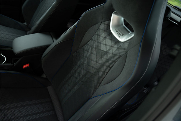 Volkswagen Tiguan 1.5 eHybrid 272pk R-Line Edition ** HUD ** Trekhaak ** 360 camera ** Massage Blackstyle ** Volkswagen Tiguan 1.5 eHybrid 272pk R-Line Edition ** HUD ** Trekhaak ** 360 camera ** Massage Blackstyle **