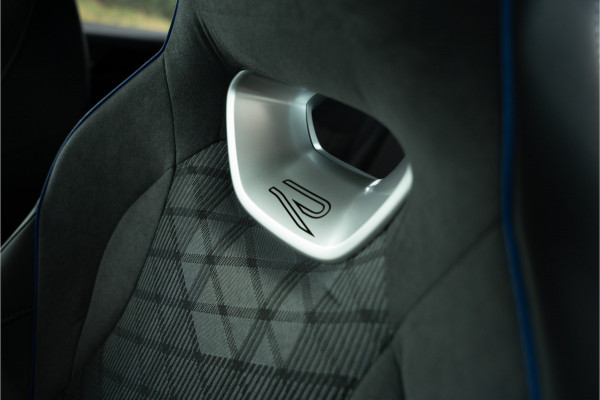 Volkswagen Tiguan 1.5 eHybrid 272pk R-Line Edition ** HUD ** Trekhaak ** 360 camera ** Massage Blackstyle ** Volkswagen Tiguan 1.5 eHybrid 272pk R-Line Edition ** HUD ** Trekhaak ** 360 camera ** Massage Blackstyle **