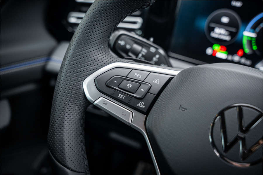 Volkswagen Tiguan 1.5 eHybrid 272pk R-Line Edition ** HUD ** Trekhaak ** 360 camera ** Massage Blackstyle ** Volkswagen Tiguan 1.5 eHybrid 272pk R-Line Edition ** HUD ** Trekhaak ** 360 camera ** Massage Blackstyle **