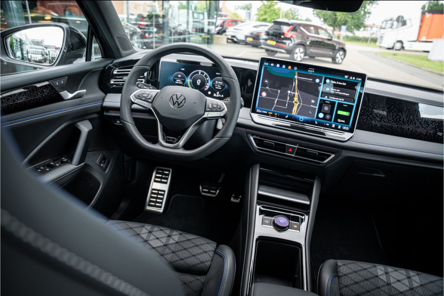 Volkswagen Tiguan 1.5 eHybrid 272pk R-Line Edition ** HUD ** Trekhaak ** 360 camera ** Massage Blackstyle ** Volkswagen Tiguan 1.5 eHybrid 272pk R-Line Edition ** HUD ** Trekhaak ** 360 camera ** Massage Blackstyle **