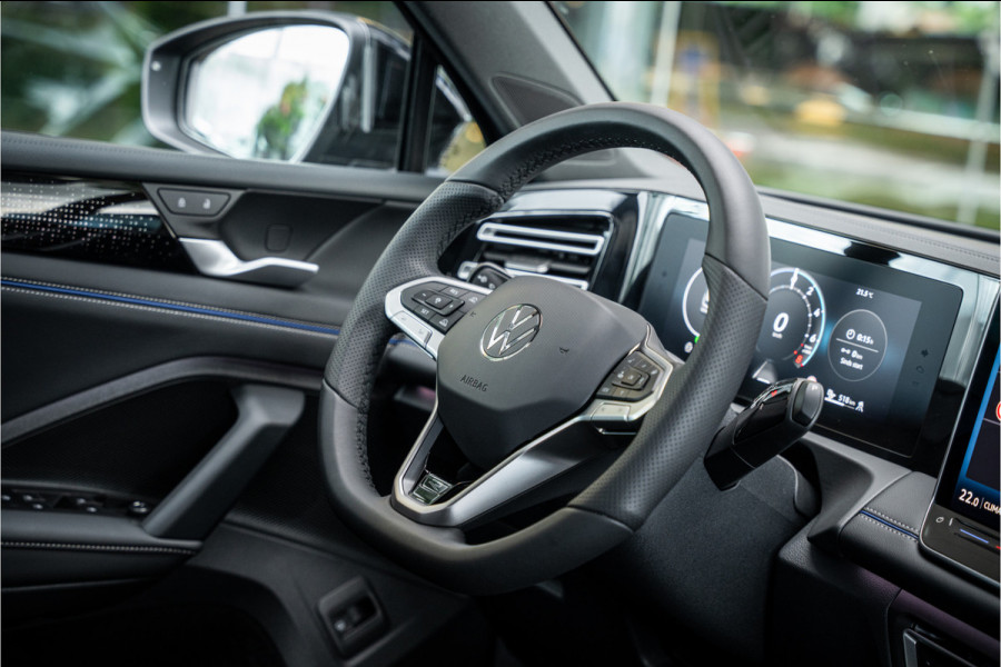 Volkswagen Tiguan 1.5 eHybrid 272pk R-Line Edition ** HUD ** Trekhaak ** 360 camera ** Massage Blackstyle ** Volkswagen Tiguan 1.5 eHybrid 272pk R-Line Edition ** HUD ** Trekhaak ** 360 camera ** Massage Blackstyle **