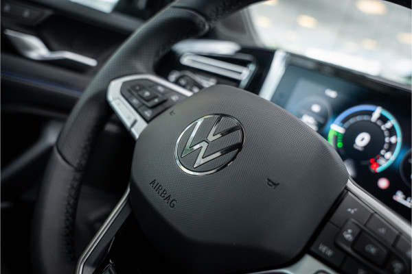 Volkswagen Tiguan 1.5 eHybrid 272pk R-Line Edition ** HUD ** Trekhaak ** 360 camera ** Massage Blackstyle ** Volkswagen Tiguan 1.5 eHybrid 272pk R-Line Edition ** HUD ** Trekhaak ** 360 camera ** Massage Blackstyle **