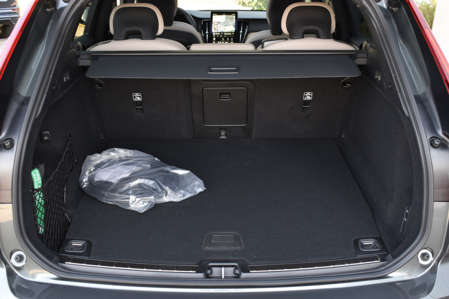 Volvo XC60 T6 AWD 350PK Plug-in Hybrid Ultra Dark | Nieuw | Luchtvering | 21"LMV | 360 camera | Panodak | HUD | H&K |