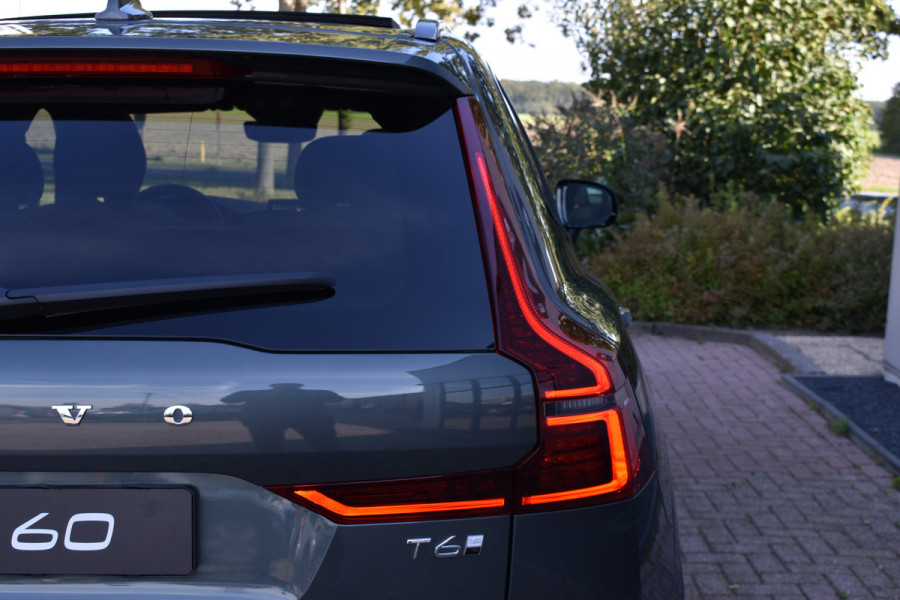 Volvo XC60 T6 AWD 350PK Plug-in Hybrid Ultra Dark | Nieuw | Luchtvering | 21"LMV | 360 camera | Panodak | HUD | H&K |