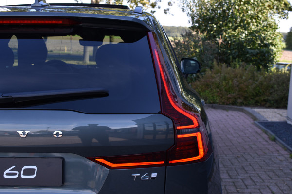 Volvo XC60 T6 AWD 350PK Plug-in Hybrid Ultra Dark | Nieuw | Luchtvering | 21"LMV | 360 camera | Panodak | HUD | H&K |