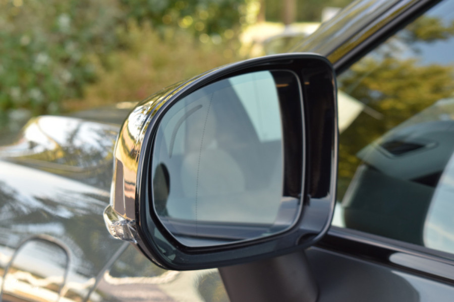 Volvo XC60 T6 AWD 350PK Plug-in Hybrid Ultra Dark | Nieuw | Luchtvering | 21"LMV | 360 camera | Panodak | HUD | H&K |