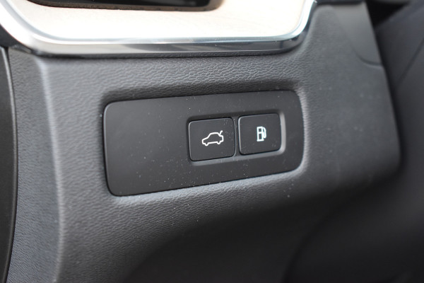 Volvo XC60 T6 AWD 350PK Plug-in Hybrid Ultra Dark | Nieuw | Luchtvering | 21"LMV | 360 camera | Panodak | HUD | H&K |