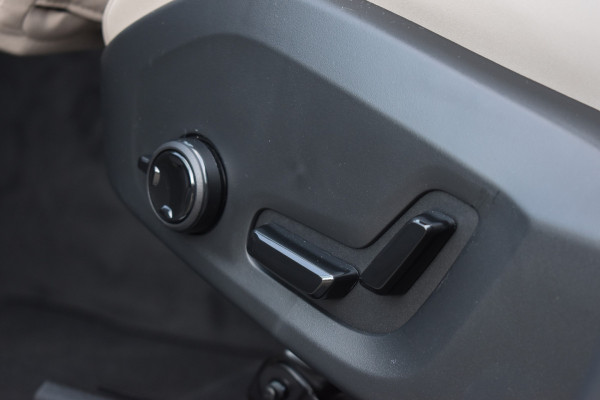 Volvo XC60 T6 AWD 350PK Plug-in Hybrid Ultra Dark | Nieuw | Luchtvering | 21"LMV | 360 camera | Panodak | HUD | H&K |