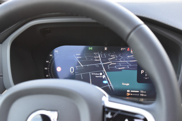 Volvo XC60 T6 AWD 350PK Plug-in Hybrid Ultra Dark | Nieuw | Luchtvering | 21"LMV | 360 camera | Panodak | HUD | H&K |