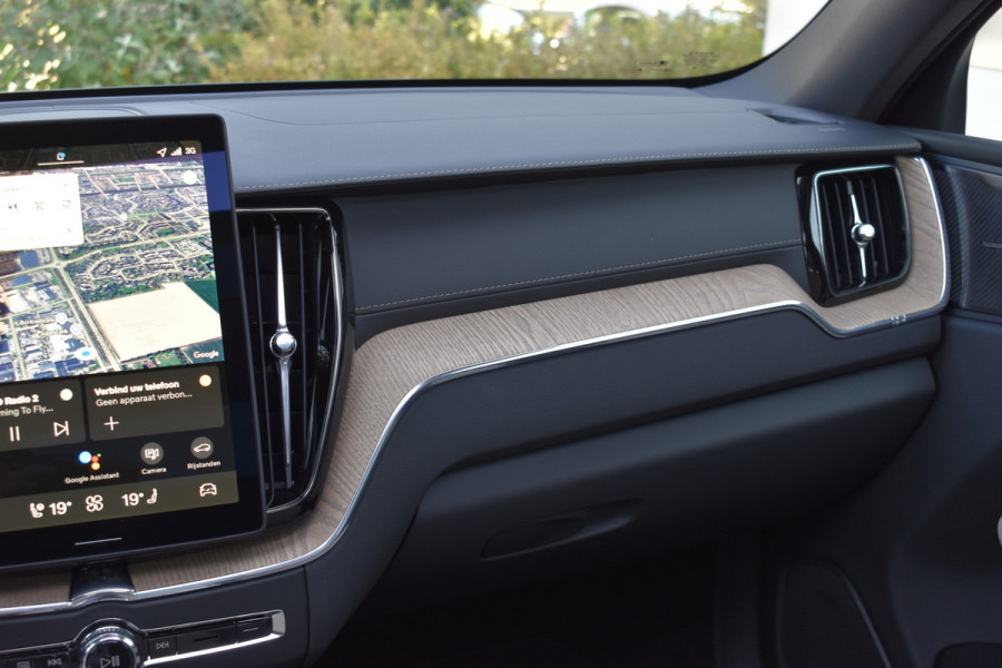 Volvo XC60 T6 AWD 350PK Plug-in Hybrid Ultra Dark | Nieuw | Luchtvering | 21"LMV | 360 camera | Panodak | HUD | H&K |