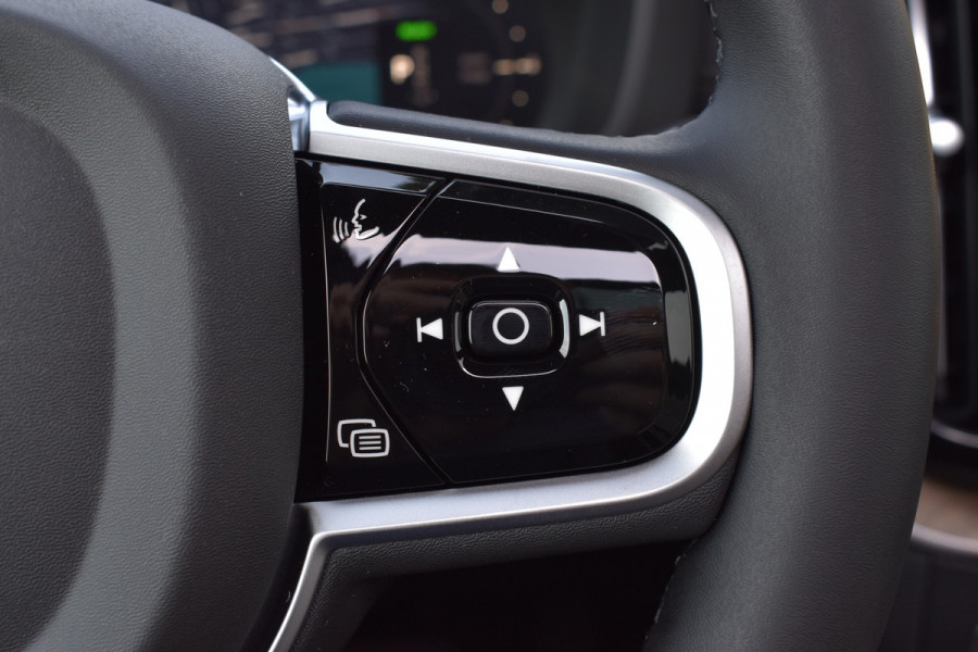 Volvo XC60 T6 AWD 350PK Plug-in Hybrid Ultra Dark | Nieuw | Luchtvering | 21"LMV | 360 camera | Panodak | HUD | H&K |