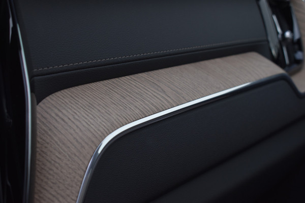 Volvo XC60 T6 AWD 350PK Plug-in Hybrid Ultra Dark | Nieuw | Luchtvering | 21"LMV | 360 camera | Panodak | HUD | H&K |