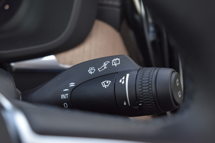 Volvo XC60 T6 AWD 350PK Plug-in Hybrid Ultra Dark | Nieuw | Luchtvering | 21"LMV | 360 camera | Panodak | HUD | H&K |