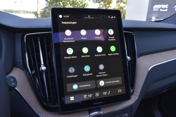 Volvo XC60 T6 AWD 350PK Plug-in Hybrid Ultra Dark | Nieuw | Luchtvering | 21"LMV | 360 camera | Panodak | HUD | H&K |