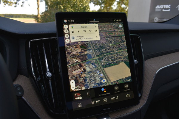 Volvo XC60 T6 AWD 350PK Plug-in Hybrid Ultra Dark | Nieuw | Luchtvering | 21"LMV | 360 camera | Panodak | HUD | H&K |