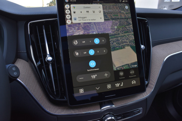 Volvo XC60 T6 AWD 350PK Plug-in Hybrid Ultra Dark | Nieuw | Luchtvering | 21"LMV | 360 camera | Panodak | HUD | H&K |