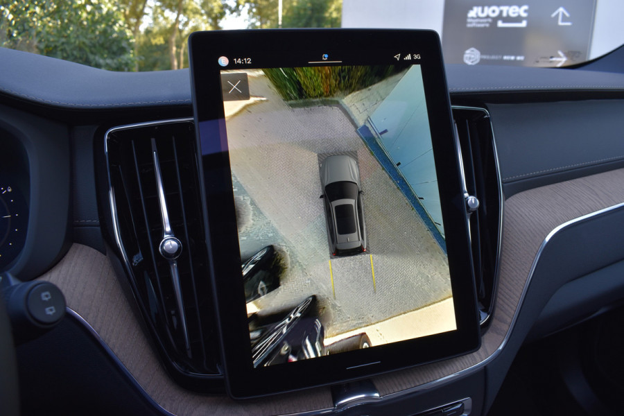 Volvo XC60 T6 AWD 350PK Plug-in Hybrid Ultra Dark | Nieuw | Luchtvering | 21"LMV | 360 camera | Panodak | HUD | H&K |