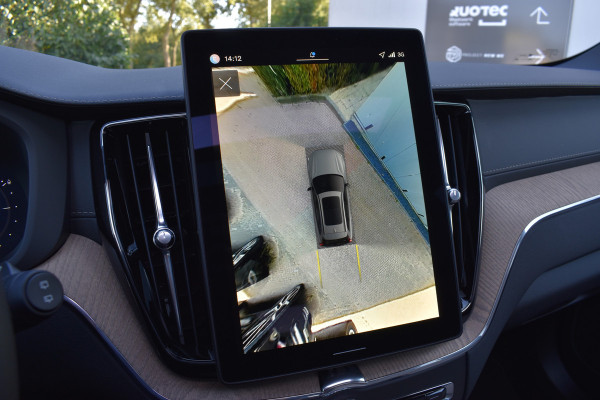 Volvo XC60 T6 AWD 350PK Plug-in Hybrid Ultra Dark | Nieuw | Luchtvering | 21"LMV | 360 camera | Panodak | HUD | H&K |