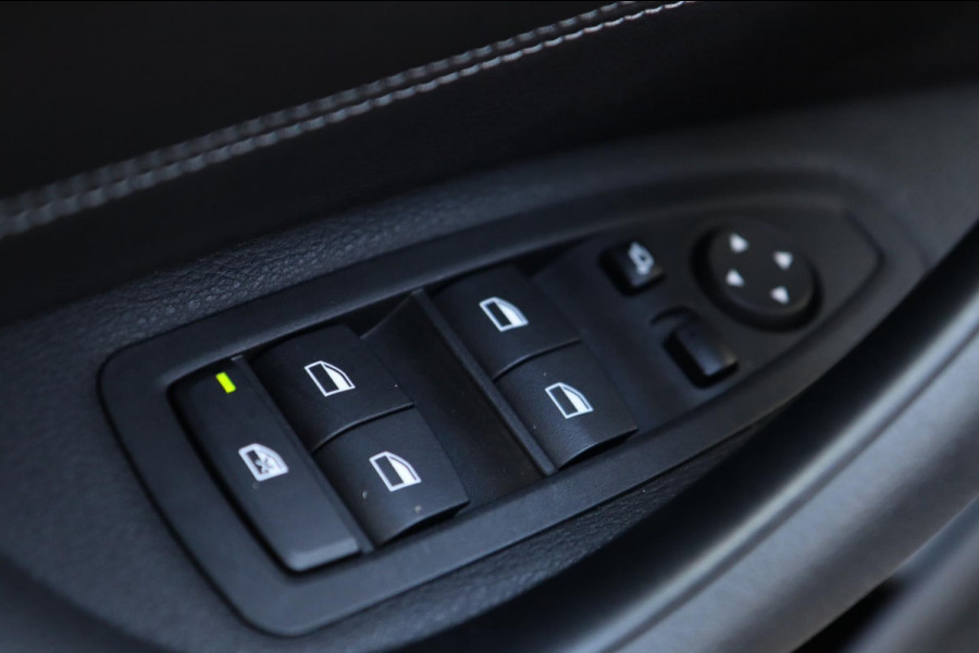 BMW X1 XDrive25i M Sport / PANODAK / HUD / KEYLESS / MEMORY / H&K / CAMERA