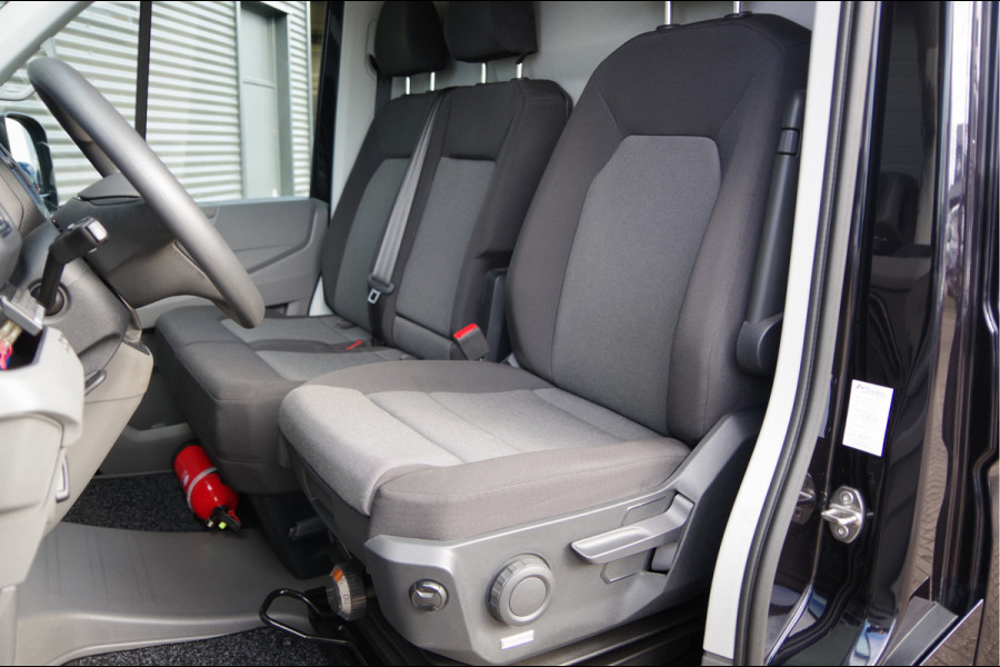 Volkswagen Crafter 35 2.0 TDI L4H3 177PK AUT. CAMERA, TREKHAAK, BETIMMERING, CRUISE, APPLE CARPLAY/ANDROID AUTO, MF STUUR, PARKEERSENSOREN Volkswagen Crafter 35 2.0 TDI L4H3 177PK AUT. CAMERA, TREKHAAK, BETIMMERING, CRUISE, APPLE CARPLAY/ANDROID AUTO, MF STUUR, PARKEERSENSOREN
