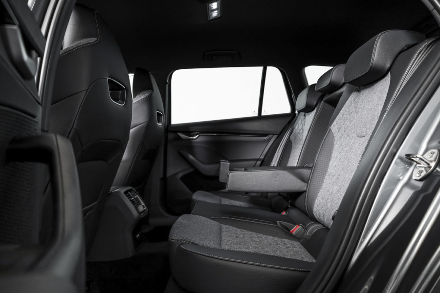 Škoda Octavia Combi 1.5 TSI MHEV 150 PK Sportline Tour | Dig. Cockpit | Elek. Trekhaak | Adapt. Cruise | Winterpakket | Camera | NAV + App. Connect | ECC | Elek.  Klep | DAB | LM 18" | 7129 Škoda Octavia Combi 1.5 TSI MHEV 150 PK Sportline Tour | Dig. Cockpit | Elek. Trekhaak | Adapt. Cruise | Winterpakket | Camera | NAV + App. Connect | ECC | Elek.  Klep | DAB | LM 18" | 7129