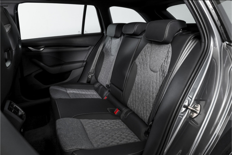 Škoda Octavia Combi 1.5 TSI MHEV 150 PK Sportline Tour | S/K-Panodak | Dig. Cockpit | Elek. Trekhaak | Adapt. Cruise | Winterpakket | Camera | NAV + App. Connect | ECC | Elek.  Klep | DAB | LM 18" | 7645 Škoda Octavia Combi 1.5 TSI MHEV 150 PK Sportline Tour | S/K-Panodak | Dig. Cockpit | Elek. Trekhaak | Adapt. Cruise | Winterpakket | Camera | NAV + App. Connect | ECC | Elek.  Klep | DAB | LM 18" | 7645