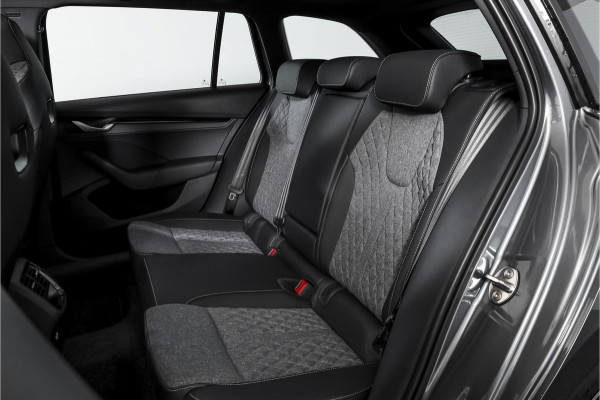 Škoda Octavia Combi 1.5 TSI MHEV 150 PK Sportline Tour | S/K-Panodak | Dig. Cockpit | Elek. Trekhaak | Adapt. Cruise | Winterpakket | Camera | NAV + App. Connect | ECC | Elek.  Klep | DAB | LM 18" | 7645 Škoda Octavia Combi 1.5 TSI MHEV 150 PK Sportline Tour | S/K-Panodak | Dig. Cockpit | Elek. Trekhaak | Adapt. Cruise | Winterpakket | Camera | NAV + App. Connect | ECC | Elek.  Klep | DAB | LM 18" | 7645