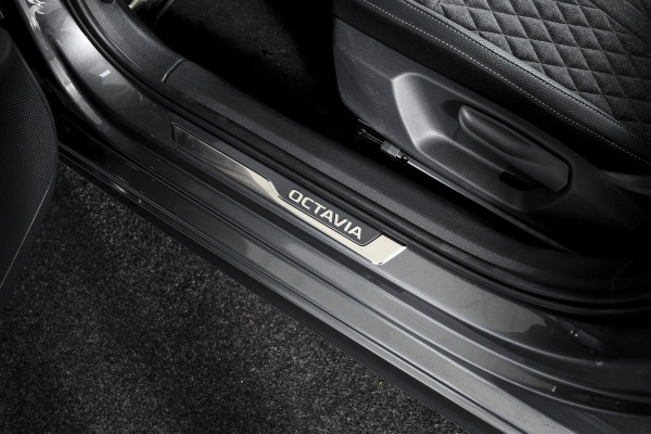 Škoda Octavia Combi 1.5 TSI MHEV 150 PK Sportline Tour | S/K-Panodak | Dig. Cockpit | Elek. Trekhaak | Adapt. Cruise | Winterpakket | Camera | NAV + App. Connect | ECC | Elek.  Klep | DAB | LM 18" | 7645 Škoda Octavia Combi 1.5 TSI MHEV 150 PK Sportline Tour | S/K-Panodak | Dig. Cockpit | Elek. Trekhaak | Adapt. Cruise | Winterpakket | Camera | NAV + App. Connect | ECC | Elek.  Klep | DAB | LM 18" | 7645
