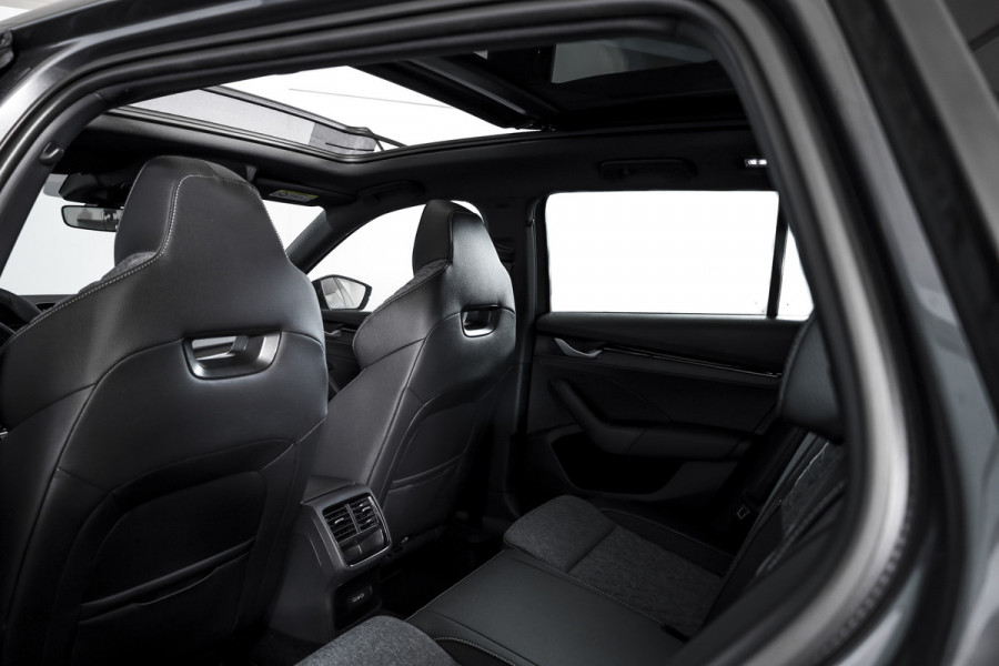 Škoda Octavia Combi 1.5 TSI MHEV 150 PK Sportline Tour | S/K-Panodak | Dig. Cockpit | Elek. Trekhaak | Adapt. Cruise | Winterpakket | Camera | NAV + App. Connect | ECC | Elek.  Klep | DAB | LM 18" | 7645 Škoda Octavia Combi 1.5 TSI MHEV 150 PK Sportline Tour | S/K-Panodak | Dig. Cockpit | Elek. Trekhaak | Adapt. Cruise | Winterpakket | Camera | NAV + App. Connect | ECC | Elek.  Klep | DAB | LM 18" | 7645