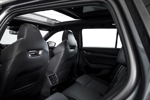 Škoda Octavia Combi 1.5 TSI MHEV 150 PK Sportline Tour | S/K-Panodak | Dig. Cockpit | Elek. Trekhaak | Adapt. Cruise | Winterpakket | Camera | NAV + App. Connect | ECC | Elek.  Klep | DAB | LM 18" | 7645 Škoda Octavia Combi 1.5 TSI MHEV 150 PK Sportline Tour | S/K-Panodak | Dig. Cockpit | Elek. Trekhaak | Adapt. Cruise | Winterpakket | Camera | NAV + App. Connect | ECC | Elek.  Klep | DAB | LM 18" | 7645