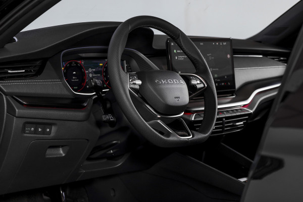 Škoda Octavia Combi 1.5 TSI MHEV 150 PK Sportline Tour | Dig. Cockpit | Elek. Trekhaak | Adapt. Cruise | Winterpakket | Camera | NAV + App. Connect | ECC | Elek.  Klep | DAB | LM 18" | 6370