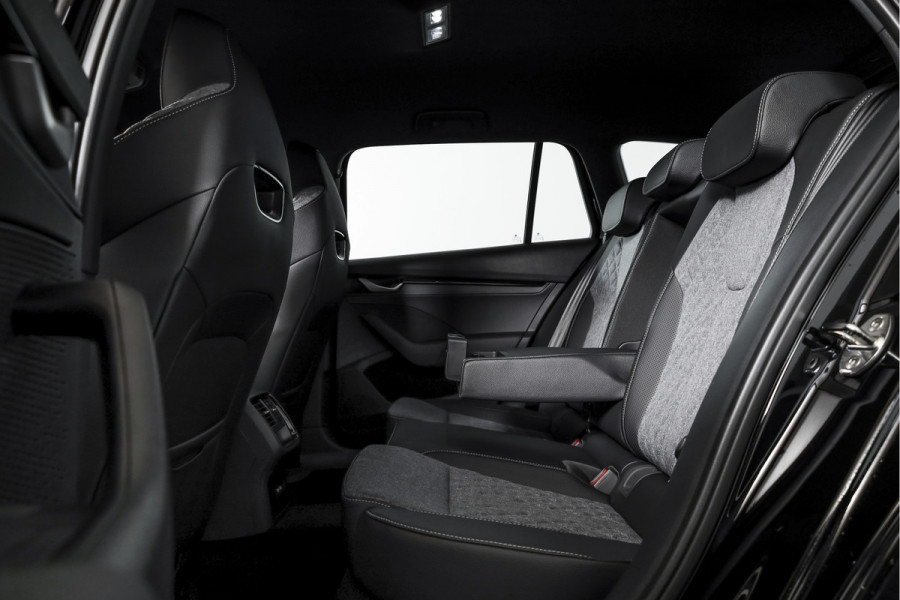 Škoda Octavia Combi 1.5 TSI MHEV 150 PK Sportline Tour | Dig. Cockpit | Elek. Trekhaak | Adapt. Cruise | Winterpakket | Camera | NAV + App. Connect | ECC | Elek.  Klep | DAB | LM 18" | 6370