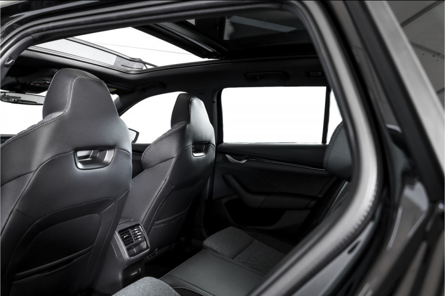Škoda Octavia Combi 1.5 TSI MHEV 150 PK Sportline Tour | S/K-Panodak | Dig. Cockpit | Elek. Trekhaak | Adapt. Cruise | Winterpakket | Camera | NAV + App. Connect | ECC | Elek.  Klep | DAB | LM 18" | 7228