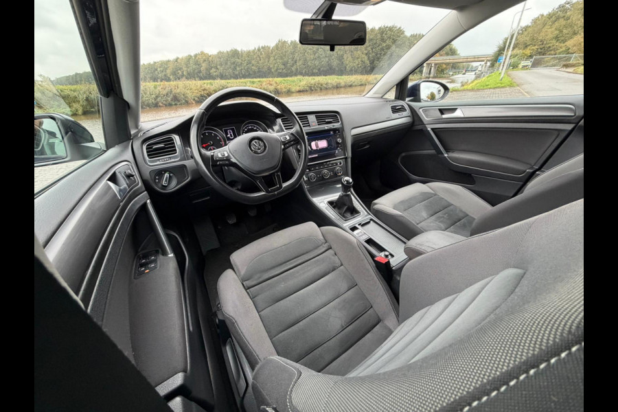 Volkswagen Golf 1.0 TSI Highline Volkswagen Golf 1.0 TSI Highline